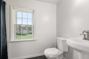 39 Pleasant St, Holyoke, MA 01040 - Photo 20