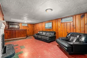 39 Pleasant St, Holyoke, MA 01040 - Photo 22