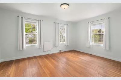 39 Pleasant St, Holyoke, MA 01040 - Photo 14