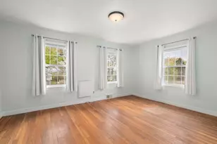 39 Pleasant St, Holyoke, MA 01040 - Photo 14