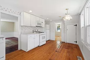 8 Vernon Ct, Newburyport, MA 01950 - Photo 14