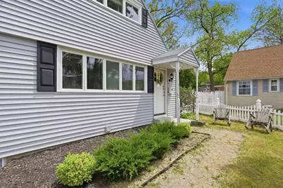 49 Canterbury Rd, Springfield, MA 01118 - Photo 4
