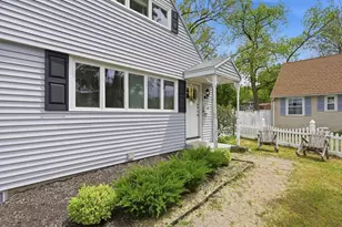 49 Canterbury Rd, Springfield, MA 01118 - Photo 4