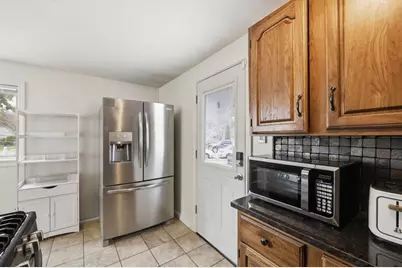 49 Canterbury Rd, Springfield, MA 01118 - Photo 16