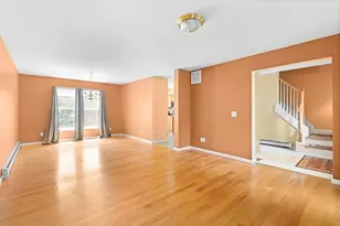 19 Pinehurst Ave, Saugus, MA 01906 - Photo 4