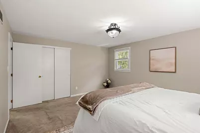 35 Freeport Dr, Burlington, MA 01803 - Photo 16