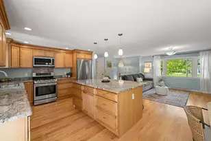 35 Freeport Dr, Burlington, MA 01803 - Photo 6