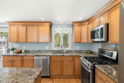 35 Freeport Dr, Burlington, MA 01803 - Photo 8