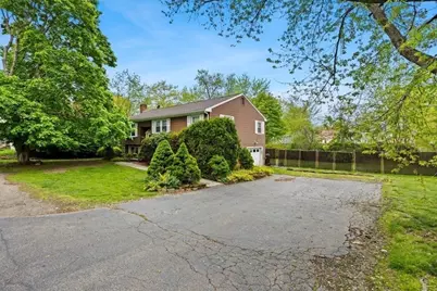 273 W Chestnut St, Brockton, MA 02301 - Photo 2