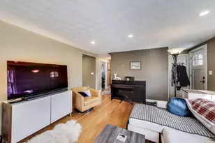 22 Irving St, Reading, MA 01867 - Photo 6