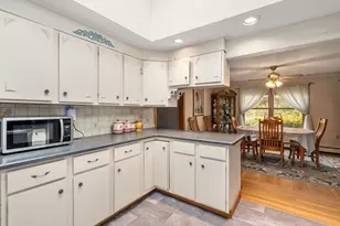 139 Grove St, Mansfield, MA 02048 - Photo 8