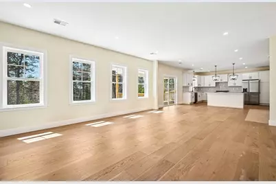 33 Seabiscuit Dr, Plymouth, MA 02360 - Photo 4