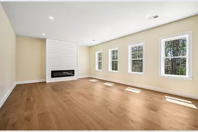 33 Seabiscuit Dr, Plymouth, MA 02360 - Photo 2