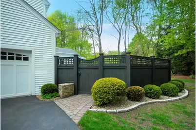 2 Blackthorne Cir, Hopkinton, MA 01748 - Photo 40