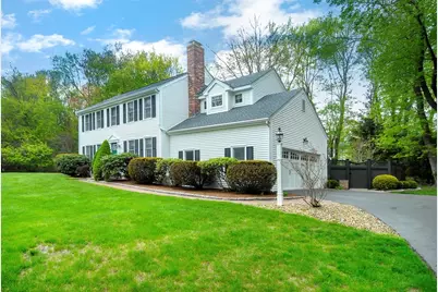 2 Blackthorne Cir, Hopkinton, MA 01748 - Photo 2