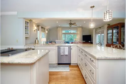 2 Blackthorne Cir, Hopkinton, MA 01748 - Photo 10
