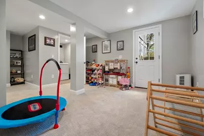 18 Crosstown Ave, Boston, MA 02132 - Photo 16