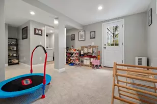 18 Crosstown Ave, Boston, MA 02132 - Photo 16