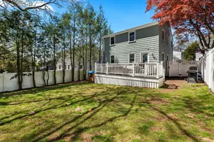 18 Crosstown Ave, Boston, MA 02132 - Photo 20