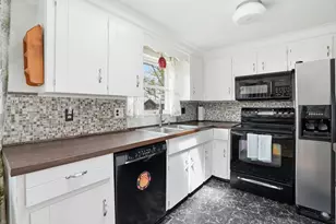 94 Edgewater Dr, Wareham, MA 02571 - Photo 18