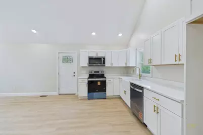 17 Southworth St, Lakeville, MA 02347 - Photo 10