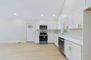 17 Southworth St, Lakeville, MA 02347 - Photo 10