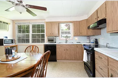 70 Trinity Ave, Worcester, MA 01605 - Photo 16