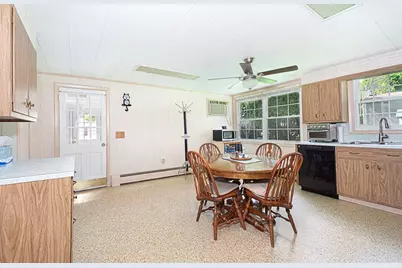 70 Trinity Ave, Worcester, MA 01605 - Photo 12