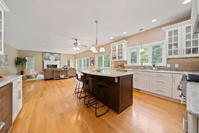 5 Dublin Cir, Burlington, MA 01803 - Photo 2
