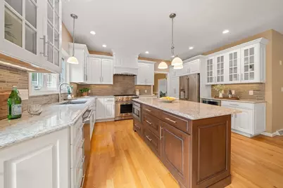5 Dublin Cir, Burlington, MA 01803 - Photo 4