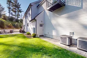 4 Lincoln Ct, Medfield, MA 02052 - Photo 2