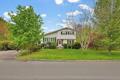 81 Florida Ave, Bellingham, MA 02019 - Photo 2