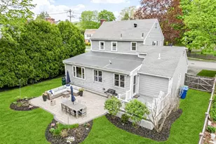 152 Oak St, Reading, MA 01867 - Photo 2