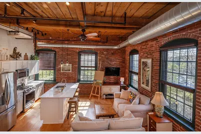 25 Pond St #210, Amesbury, MA 01913 - Photo 2
