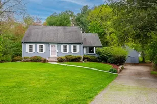 35 Blueberry Ln, Reading, MA 01867 - Photo 2