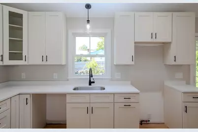 205 Eastview Ave, Somerset, MA 02726 - Photo 10