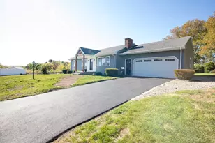 205 Eastview Ave, Somerset, MA 02726 - Photo 2