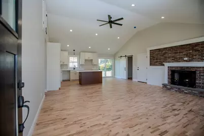 205 Eastview Ave, Somerset, MA 02726 - Photo 4