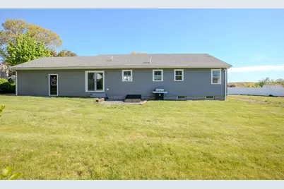 205 Eastview Ave, Somerset, MA 02726 - Photo 32