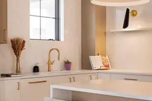 19 S Waverly St, Boston, MA 02135 - Photo 10