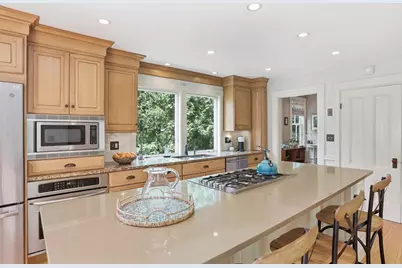 253 Great Rd, Bedford, MA 01730 - Photo 6