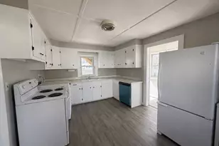 93 Friend St, Amesbury, MA 01913 - Photo 10