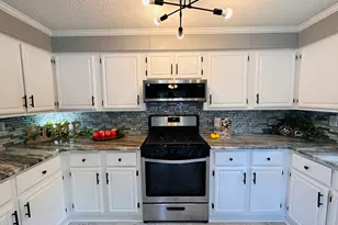 93 Grochmal Ave, Springfield, MA 01150 - Photo 6