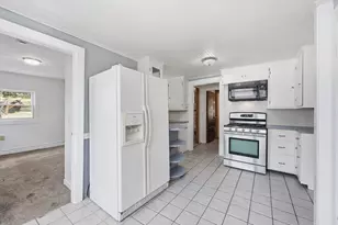 300 Lynn St, Peabody, MA 01960 - Photo 8