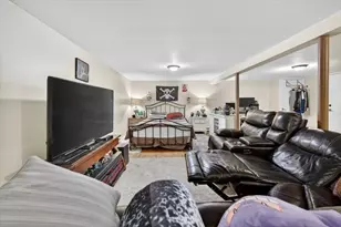 8 Alsop St, Fall River, MA 02723 - Photo 30