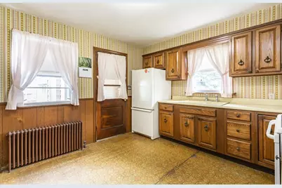 4 Merton St, Somerset, MA 02726 - Photo 4
