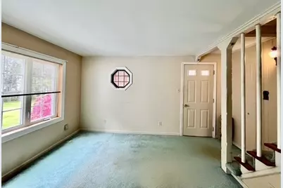 13 Florence St, Chicopee, MA 01013 - Photo 6