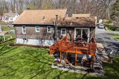 40 Manor Rd, Shrewsbury, MA 01545 - Photo 2