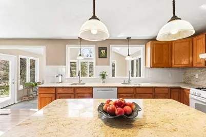 192 Fairway Dr, Attleboro, MA 02703 - Photo 2