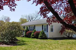 39 Elvira St, Bellingham, MA 02019 - Photo 4